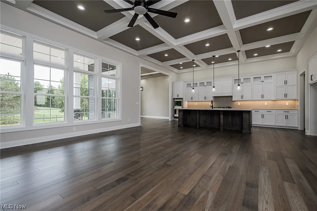 Additional view of the main living space.